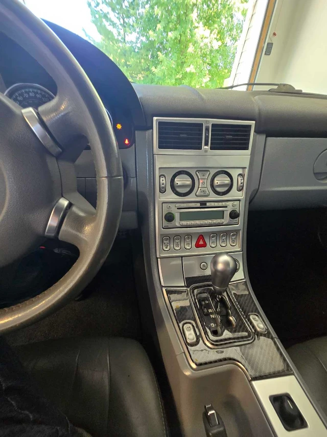 2004 Chrysler Crossfire, šedá, 80 000 km, dovoz Kanada — foto 3 z 5