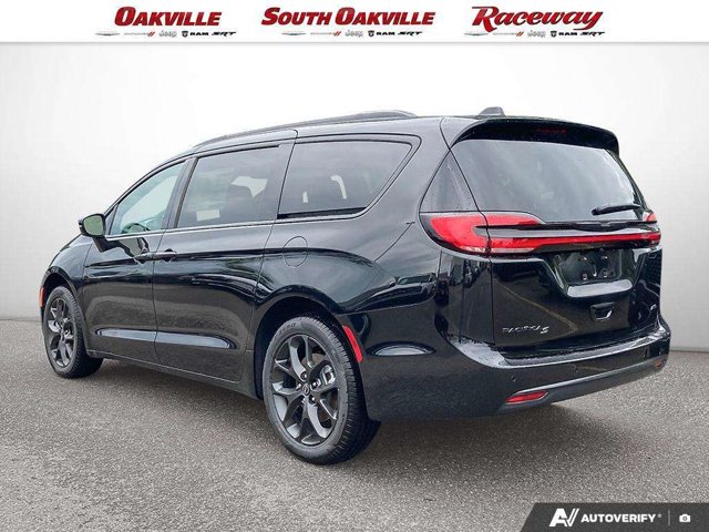 2026 Chrysler Pacifica Select, černá, dovoz Kanada — foto 4 z 5