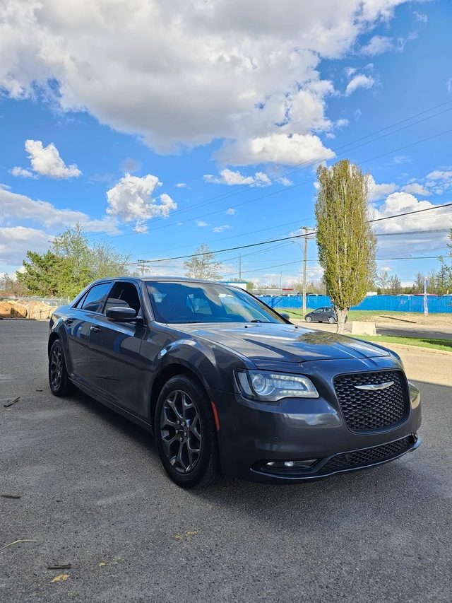 2016 Chrysler 300, červená, 195 704 km, dovoz Kanada — foto 3 z 5
