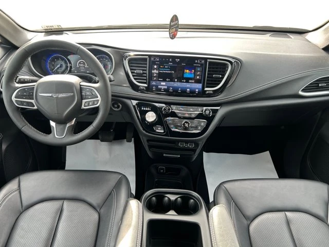 2025 Chrysler Pacifica Select, černá, 47 745 km, dovoz Kanada — foto 10 z 15