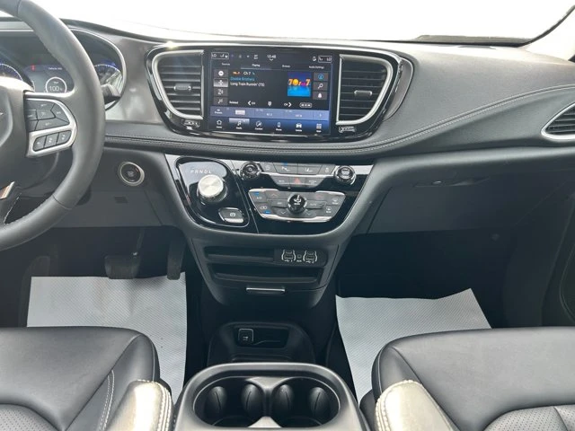 2025 Chrysler Pacifica Select, černá, 47 745 km, dovoz Kanada — foto 11 z 15