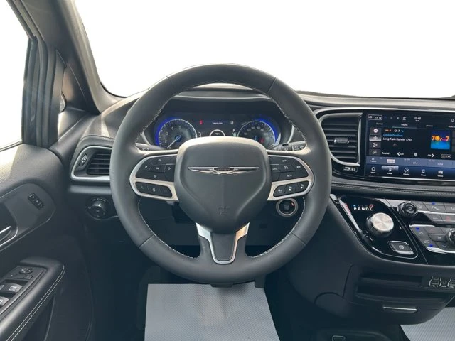 2025 Chrysler Pacifica Select, černá, 47 745 km, dovoz Kanada — foto 12 z 15