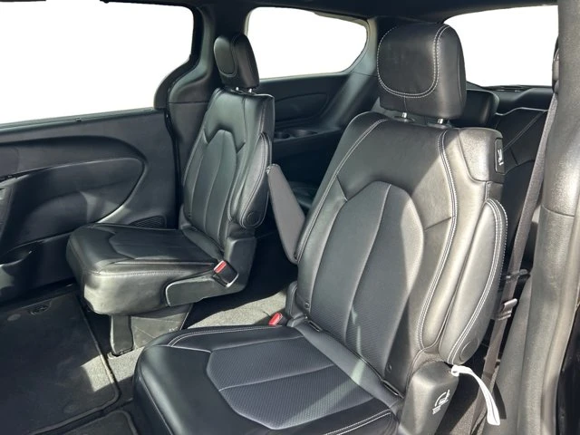 2025 Chrysler Pacifica Select, černá, 47 745 km, dovoz Kanada — foto 13 z 15