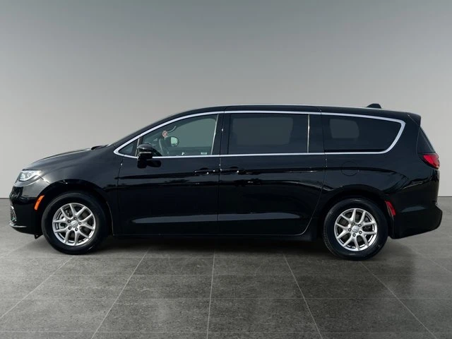 2025 Chrysler Pacifica Select, černá, 47 745 km, dovoz Kanada — foto 2 z 15