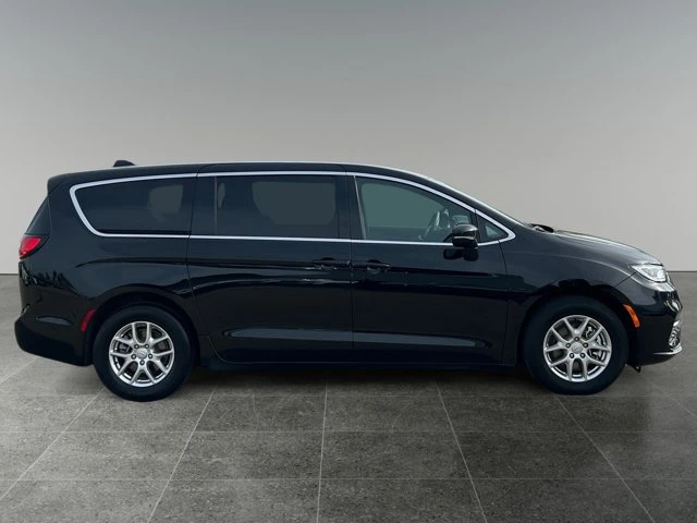 2025 Chrysler Pacifica Select, černá, 47 745 km, dovoz Kanada — foto 6 z 15