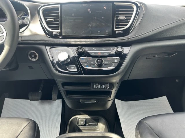 2025 Chrysler Pacifica Select, černá, 46 876 km, dovoz Kanada — foto 11 z 15