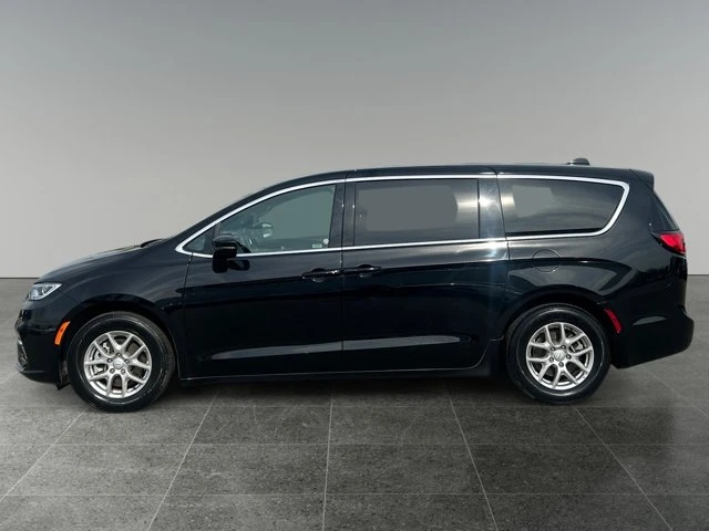 2025 Chrysler Pacifica Select, černá, 46 876 km, dovoz Kanada — foto 2 z 15