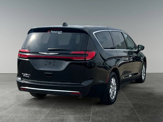 2025 Chrysler Pacifica Select, černá, 46 876 km, dovoz Kanada — foto 5 z 15