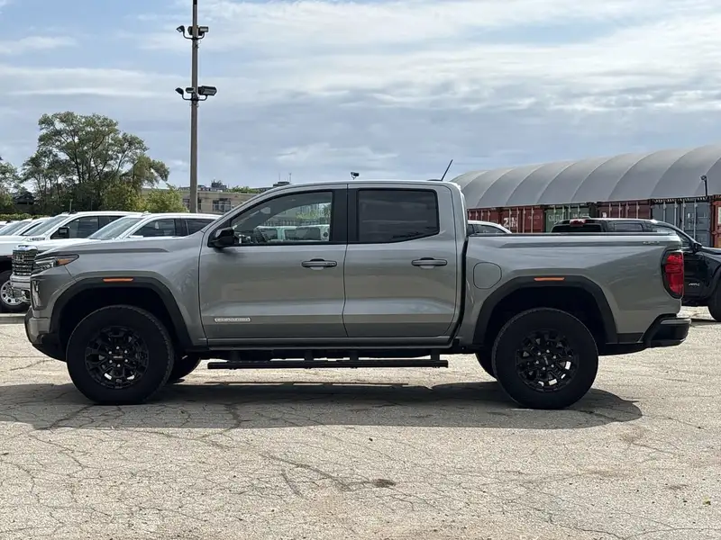 2026 GMC Canyon Elevation, šedá, 8 430 km, dovoz Kanada — foto 5 z 12