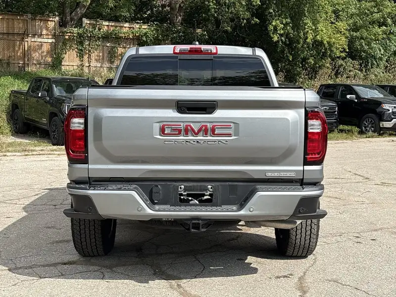 2026 GMC Canyon Elevation, šedá, 8 430 km, dovoz Kanada — foto 7 z 12