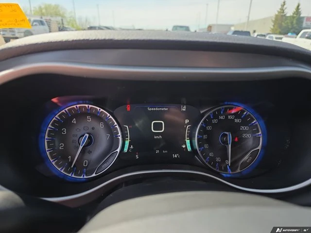 2026 Chrysler Pacifica Select, bílá, 20 km, dovoz Kanada — foto 12 z 20