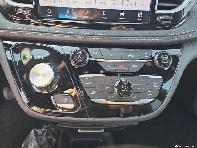 2026 Chrysler Pacifica Select, bílá, 20 km, dovoz Kanada — foto 13 z 20