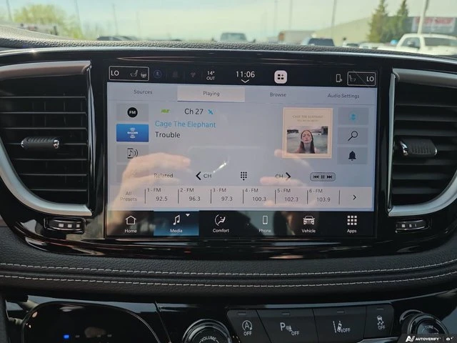2026 Chrysler Pacifica Select, bílá, 20 km, dovoz Kanada — foto 14 z 20