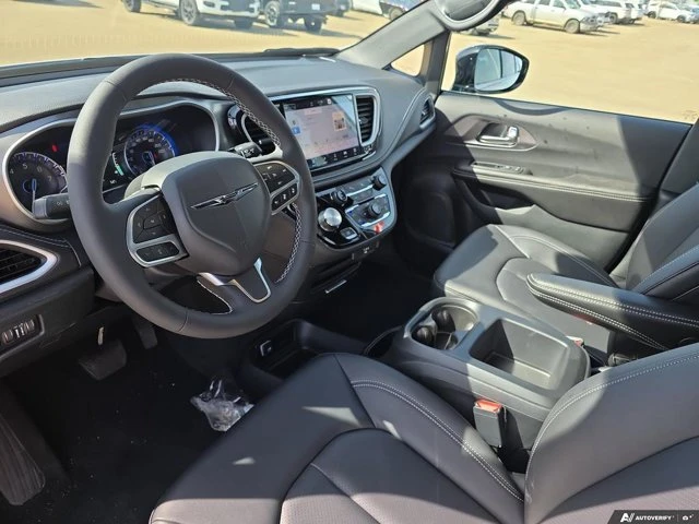 2026 Chrysler Pacifica Select, bílá, 20 km, dovoz Kanada — foto 7 z 20