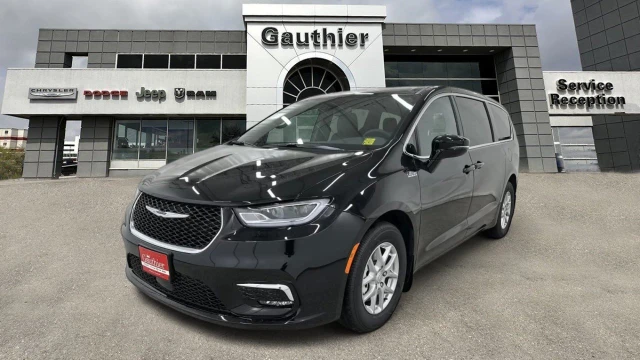2026 Chrysler Pacifica Select, černá, 15 km, dovoz Kanada — foto 2 z 5