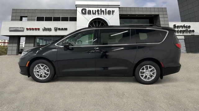 2026 Chrysler Pacifica Select, černá, 15 km, dovoz Kanada — foto 3 z 5