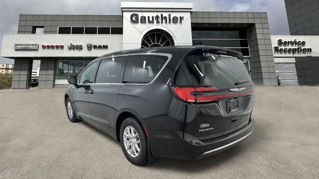 2026 Chrysler Pacifica Select, černá, 15 km, dovoz Kanada — foto 4 z 5