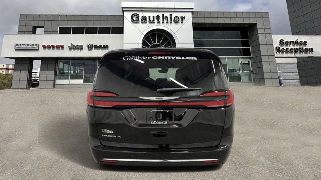 2026 Chrysler Pacifica Select, černá, 15 km, dovoz Kanada — foto 5 z 5
