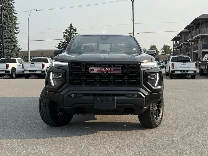 2026 GMC Canyon Elevation, černá, 5 202 km, dovoz Kanada — foto 2 z 12