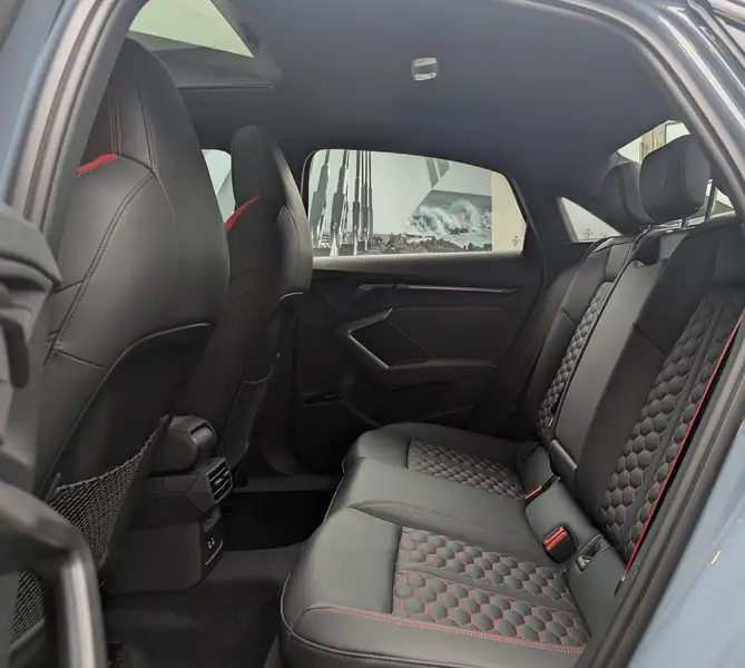 2026 Audi RS3 2.5T, bílá, 90 km, dovoz Kanada — foto 4 z 9