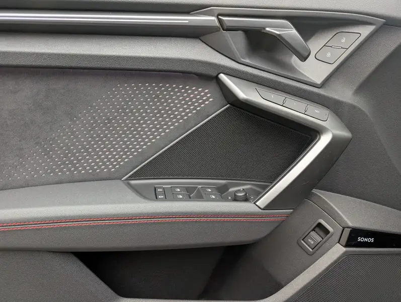 2026 Audi RS3 2.5T, bílá, 90 km, dovoz Kanada — foto 6 z 9