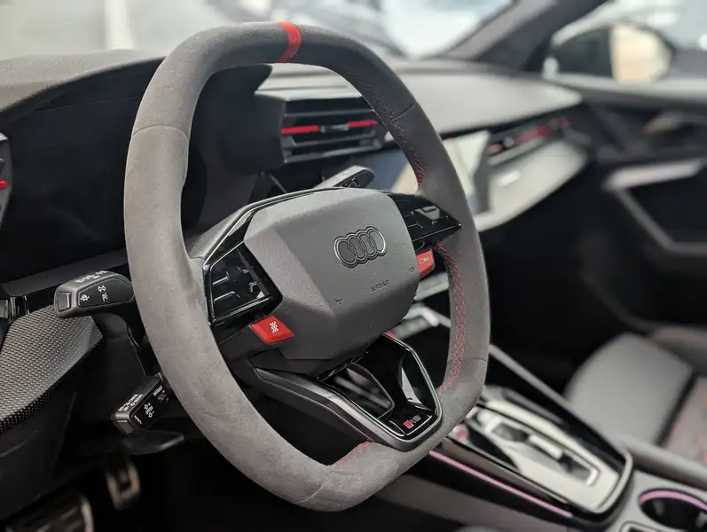 2026 Audi RS3 2.5T, bílá, 90 km, dovoz Kanada — foto 7 z 9