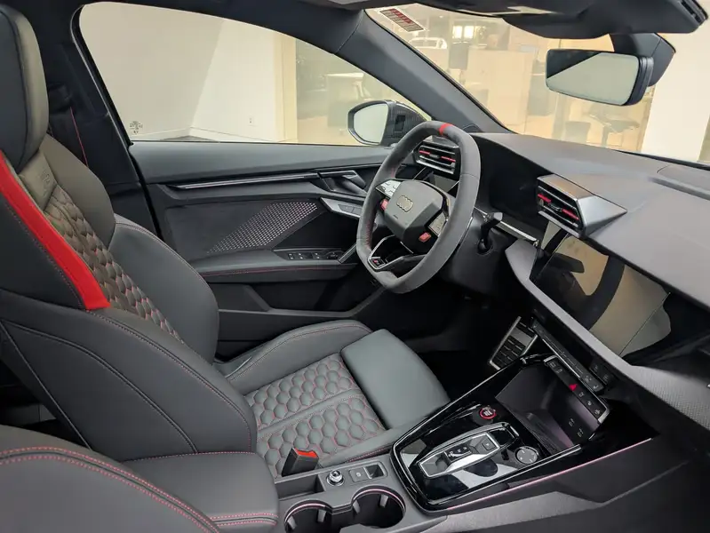 2026 Audi RS3 2.5T, bílá, 90 km, dovoz Kanada — foto 9 z 9