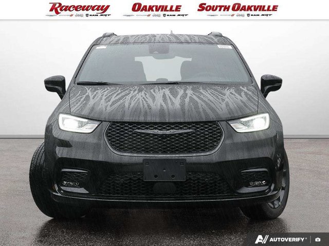2026 Chrysler Pacifica Select, černá, dovoz Kanada — foto 2 z 5