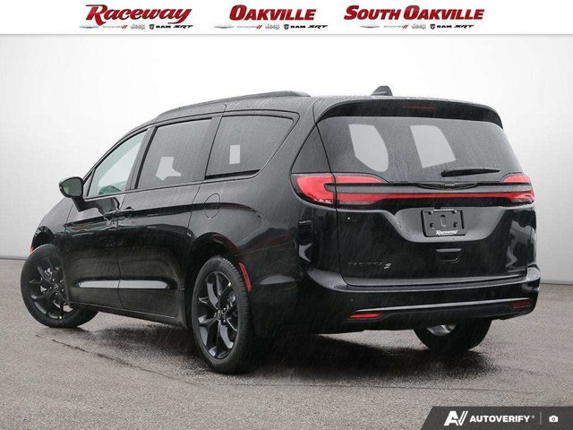 2026 Chrysler Pacifica Select, černá, dovoz Kanada — foto 5 z 5