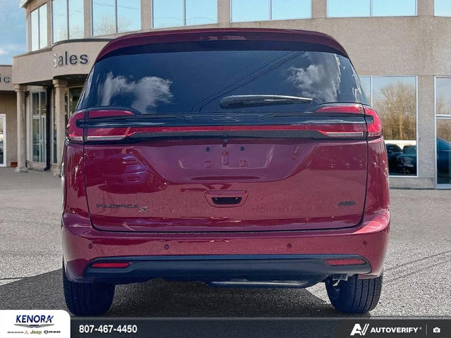 2027 Chrysler Pacifica SELECT, červená, dovoz Kanada — foto 5 z 5