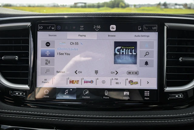 2026 Chrysler Pacifica Select AWD, černá, 15 km, dovoz Kanada — foto 15 z 20
