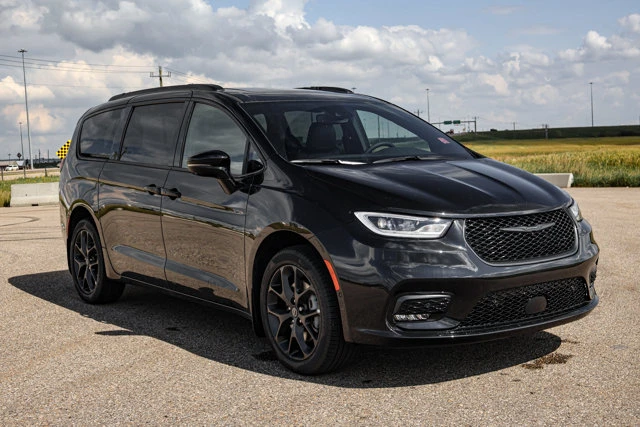 2026 Chrysler Pacifica Select AWD, černá, 15 km, dovoz Kanada — foto 6 z 20