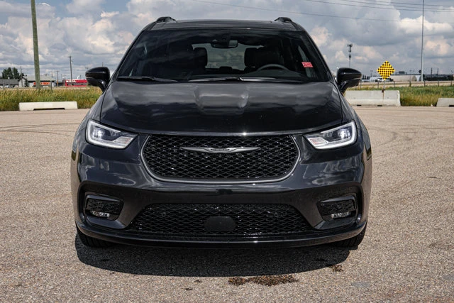 2026 Chrysler Pacifica Select AWD, černá, 15 km, dovoz Kanada — foto 7 z 20
