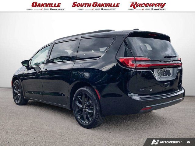 2026 Chrysler Pacifica Select, černá, dovoz Kanada — foto 4 z 5