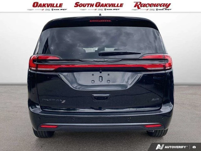 2026 Chrysler Pacifica Select, černá, dovoz Kanada — foto 5 z 5