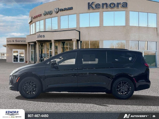 2027 Chrysler Pacifica SELECT, černá, dovoz Kanada — foto 3 z 5
