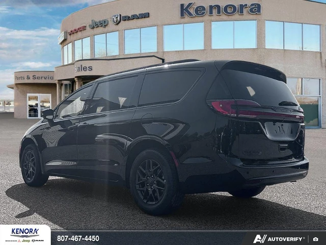 2027 Chrysler Pacifica SELECT, černá, dovoz Kanada — foto 4 z 5