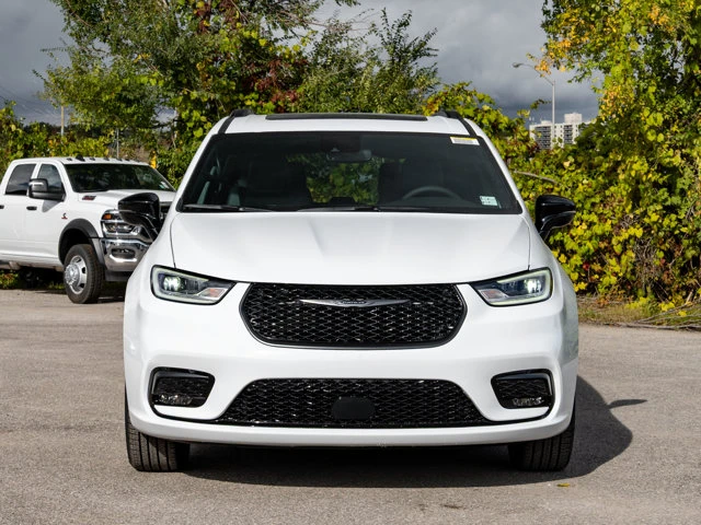 2026 Chrysler Pacifica Select, bílá, 55 km, dovoz Kanada — foto 12 z 20