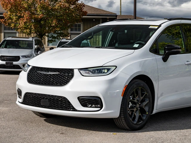 2026 Chrysler Pacifica Select, bílá, 55 km, dovoz Kanada — foto 13 z 20