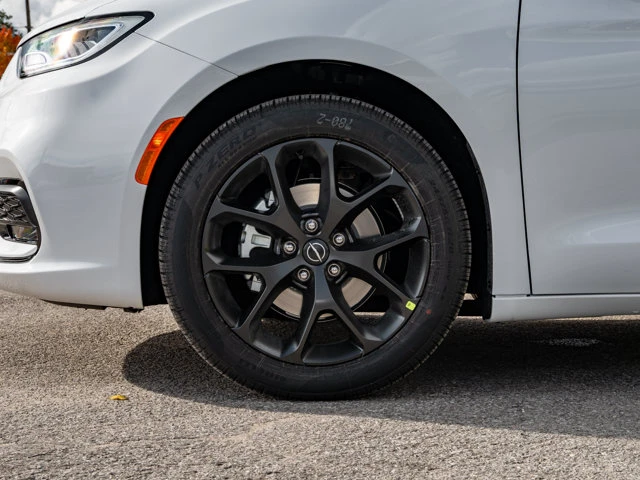 2026 Chrysler Pacifica Select, bílá, 55 km, dovoz Kanada — foto 14 z 20