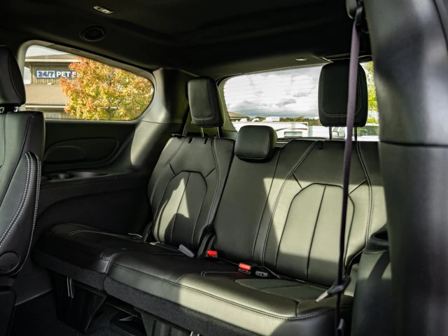 2026 Chrysler Pacifica Select, bílá, 55 km, dovoz Kanada — foto 15 z 20