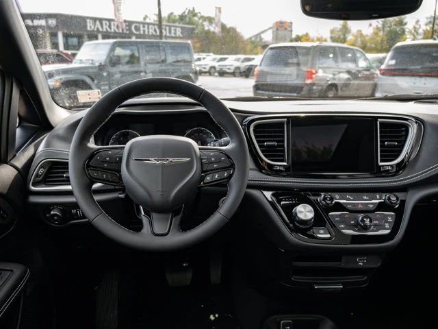 2026 Chrysler Pacifica Select, bílá, 55 km, dovoz Kanada — foto 3 z 20