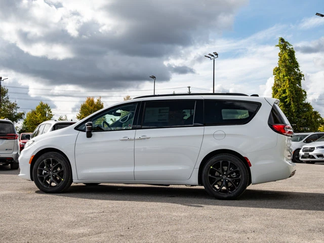 2026 Chrysler Pacifica Select, bílá, 55 km, dovoz Kanada — foto 5 z 20