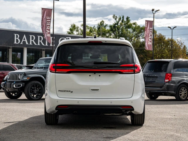 2026 Chrysler Pacifica Select, bílá, 55 km, dovoz Kanada — foto 6 z 20