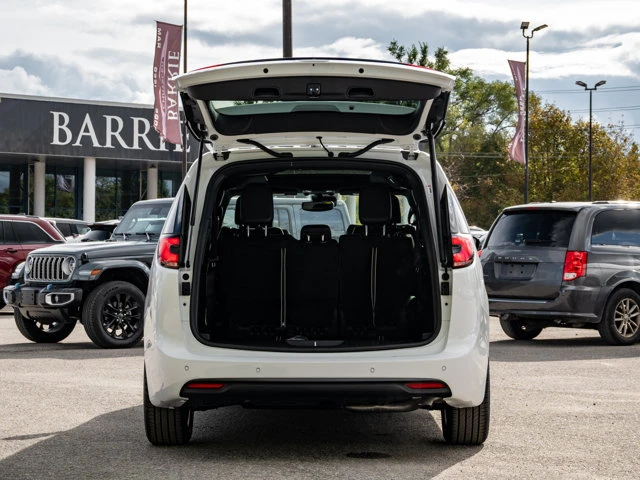 2026 Chrysler Pacifica Select, bílá, 55 km, dovoz Kanada — foto 7 z 20