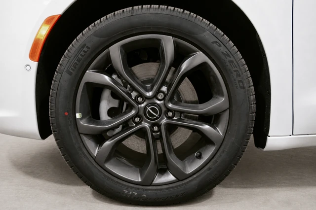 2026 Chrysler Pacifica Select AWD, bílá, 31 km, dovoz Kanada — foto 4 z 17
