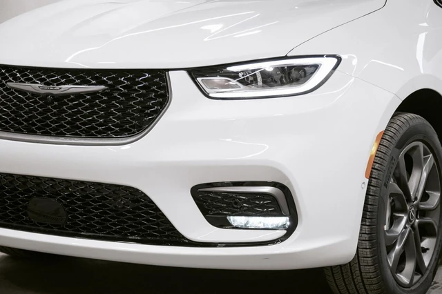 2026 Chrysler Pacifica Select AWD, bílá, 31 km, dovoz Kanada — foto 5 z 17