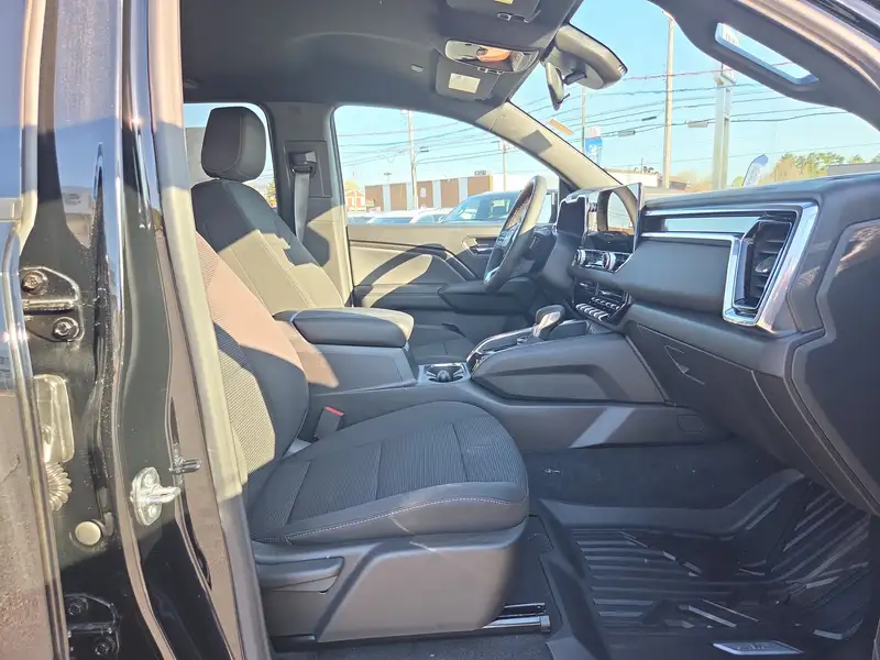 2026 GMC Canyon Elevation, černá, 13 km, dovoz Kanada — foto 10 z 12