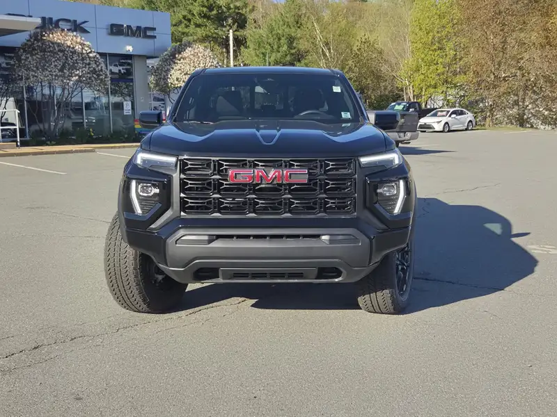 2026 GMC Canyon Elevation, černá, 13 km, dovoz Kanada — foto 4 z 12