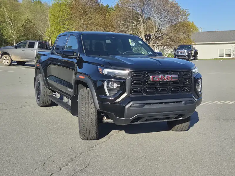 2026 GMC Canyon Elevation, černá, 13 km, dovoz Kanada — foto 5 z 12